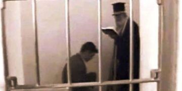 ΣΑΝ ΣΗΜΕΡΑ Ο ΗΡΩΑΣ ΕΥΑΓΟΡΑΣ ΠΑΛΛΗΚΑΡΙΔΗΣ ΑΠΑΓΧΟΝΙΖΕΤΑΙ ΑΠΟ ΤΟΥΣ ΑΓΓΛΟΥΣ ΔΥΝΑΣΤΕΣ…