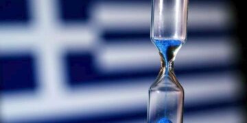 Μαρία Νεγρεπόντη-Δελιβάνη: Τα τρολ της Ομάδας Αλήθειας κρίνουν ως «αιρετική» ιδέα την αναθεώρηση των Μνημονίων