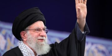 Σοκ: Ο Αγιατολάχ Χαμενεΐ νεκρός από αμερικανο-ισραηλινά πλήγματα – Το Ιράν επιβεβαιώνει, 40 ημέρες πένθους και 7 ημέρες αργία!