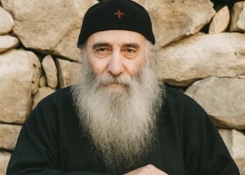 Θα βλέπεις στον ουρανό να σχηματίζονται διάφορα σημεία και τέρατα και θα σας τα παρουσιάζουν ως σημεία του Θεού, αλλά θα είναι του δαίμονα.