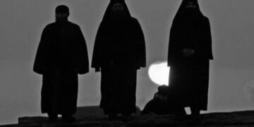 “Είμαστε αρ­κε­τοί και προσευχόμαστε για σας. Μην έ­χεις περιέργεια να με δεις!”