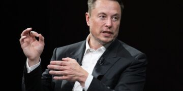 Elon Musk: H δεύτερη ένεση του εμβολίου COVID-19 παραλίγο να με στείλει στο νοσοκομείο. Ένιωθα σαν να πέθαινα…