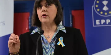 «Η Κοβέσι στην Αθήνα: Τετ-α-τετ με Φλωρίδη – Έρχεται με άγριες διαθέσεις για Τέμπη και καρατομήσεις»