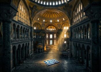 Αγία Σοφία: Προφυλακίστηκαν οι δύο Έλληνες που ύψωσαν τη γαλανόλευκη – «Ορθοδοξία ή Θάνατος» το σύνθημα στην πράξη πίστης