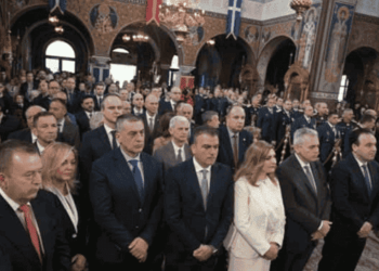 ΝΑ ΕΝΑΣ ΠΑΠΑΣ ΠΟΥ ΣΗΚΩΣΕ ΛΑΒΑΡΟ ΕΠΑΝΑΣΤΑΣΗΣ ..