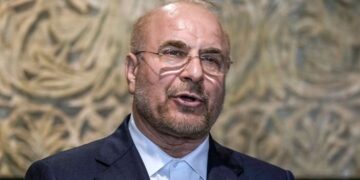Κόκκινος συναγερμός στο Ορμούζ: Ιράν προς Τραμπ – «Οι απειλές σου δεν μας πτοούν, θα πολεμήσουμε»