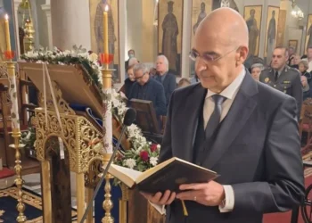 Ο σοδομονομίτης Νίκος Δένδιας απήγγελε το «Άσπιλε, αμόλυντε» σε Ναό της Αθήνας!