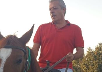 Πέθανε Ξαφνικά και ο δημοσιογράφος Νίκος Παπαδάκος σε ηλικία μόλις 56 ετών. Yπέστη έμφραγμα την ώρα πού πήγαινε να προσκυνήσει τον Επιτάφιο