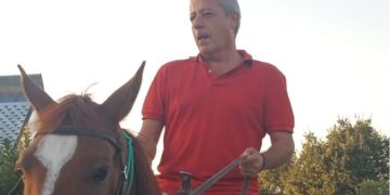 Πέθανε Ξαφνικά και ο δημοσιογράφος Νίκος Παπαδάκος σε ηλικία μόλις 56 ετών. Yπέστη έμφραγμα την ώρα πού πήγαινε να προσκυνήσει τον Επιτάφιο