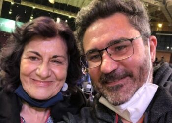 Νεκρός ξαφνικά από ανακοπή καρδιάς ο γιος της Θεανώς Φωτίου – Δεν είχε κανένα πρόβλημα υγείας και έφυγε αιφνίδια σε ηλικία 48 ετών