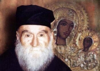 Μιά τριαντάχρονη γυναίκα ἀπό τή Λαμία, ἡ Β.Κ., μᾶς διηγήθηκε πώς τον Σεπτέμβριο τοῦ 1985 πῆγε μιά μέρα στο σπίτι της ὁ (Άγιος) π. Βησσαρίων.