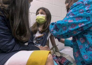 Oklahoma και Louisiana θα απαιτούν από τους ιατροδικαστές να συμπεριλαμβάνουν αρχεία εμβολιασμών στις νεκροψίες παιδιών που πεθαίνουν ανεξήγητα
