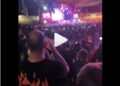 Στη μαύρη τελετουργία των Iron Maiden και του 666 χθες στο ΟΑΚΑ οι λάτρεις του 666 έφεραν μπλουζάκια με στάμπες εκκλησίες να καίγονται.. και ΘΑ ΚΑΟΥΝ..!!!