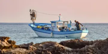 ΞΥΠΝΑΤΕ! Θέλουν να μας Πεθάνουν από την Πείνα – Η Κομισιόν θα Επιτρέπει Μόνο 27 Ημέρες Αλιείας Ετησίως;