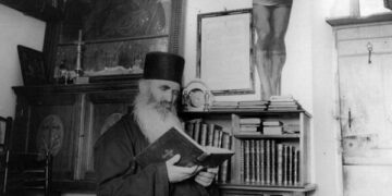 Ὁ ἄνθρωπος αὐτός καί οἱ ὁμόφρονες μέ αὐτόν νοσοῦν πλάνη οἰκτρά.