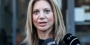 Καρυστιανού για τις μαθήτριες στην Ηλιούπολη: Το κράτος στερεί το οξυγόνο στα παιδιά μας
