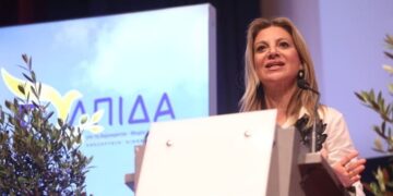 Reuters “Ελπίδα για τη Δημοκρατία”: Η Μαρία Καρυστιανού κατεβαίνει στην πολιτική για να σπάσει το σύστημα