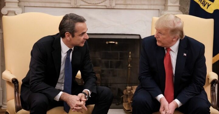 Ο MAGA Μητσοτάκης και η υποτέλεια του! Τι γράφει το Politico για τις παλινωδίες και την υποταγή του