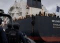 Φωτιά στη Μεσόγειο – Ρεσάλτο Γάλλων κομάντος σε τάνκερ με 150.000 τόνους ρωσικό πετρέλαιο – Οργή: «Φρένο στους πειρατές»