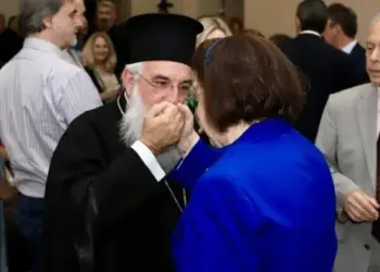 Ξεκάθαρα με τις δυνάμεις του κακού.