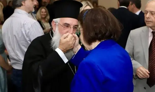 Ξεκάθαρα με τις δυνάμεις του κακού.