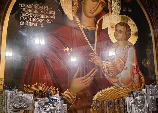 Αληθινό γεγονός: Κάθε φορά που με έβλεπε η κόρη μου η Σ. να απαγγέλω τους Χαιρετισμούς με κοίταγε περίεργα.