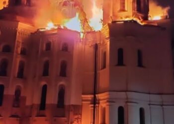 Καίγεται Η Λαύρα των Σπηλαίων Στην Ουκρανία!