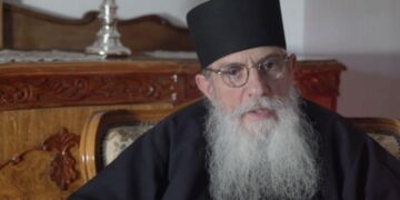 Μια υπενθύμιση επειδή έχουν σεληνιαστεί με τις νέες ταυτότητες…