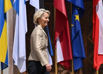 ΑΝΩΜΑΛΟΙ: Η Ούρσουλα κλείνει τα κλιματιστικά στην έδρα της Κομισιόν εν μέσω καύσωνα… Όχι στο δικό της γραφείο φυσικά…..