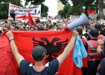 Οι Αλβανοί διώχνουν τους Εβραίους από τη Χώρα τους