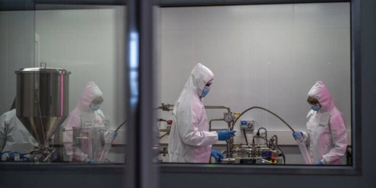 «Βόμβα» από Τούλσι Γκάμπαρντ: «Οι ΗΠΑ χρηματοδότησαν βιολογικά εργαστήρια στην Ουκρανία με Πανώλη και Κορωνοϊούς»!