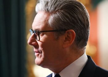 Σφαγή στο Λονδίνο… Καταρρέει ο Starmer, έρχεται ο Burnham – Η μονομαχία που διαλύει τους Εργατικούς