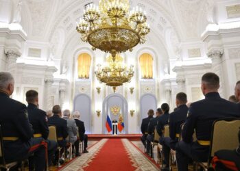 Ο Πούτιν Προειδοποιεί τη Δύση: Η Ρωσία είναι Έτοιμη για Ολοκληρωτικό Πόλεμο