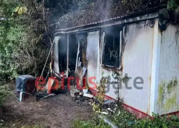 Κόνιτσα: 4 αδέρφια νεκρά σε κοντέινερ – Μερικά τετραγωνικά ανθρωπιάς δεν περίσσεψαν σε κανέναν;
