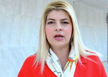 Ειρήνη Μαρούπα: Ψυχολογικός πόλεμος κατά του ελληνικού λαού – Η κυβέρνηση ανατινάζει τα λιγνιτωρυχεία, χτίζει τζαμιά και αδιαφορεί για τα νησιά μας