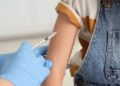 Σχεδόν 1 στους 4 Καναδούς έχει Αρνηθεί να Κάνει τα Εμβόλια, Σύμφωνα με Έρευνα