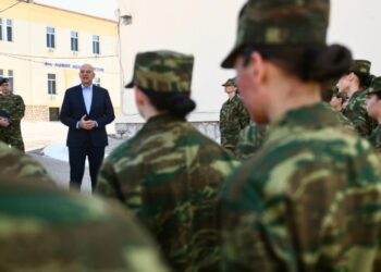 Μαζικές αποχωρήσεις γυναικών από τον Στρατό! Έφοδος Δένδια τα ξημερώματα: “Πετάξτε έξω τους Αξιωματικούς, θέλω να μάθω την αλήθεια”