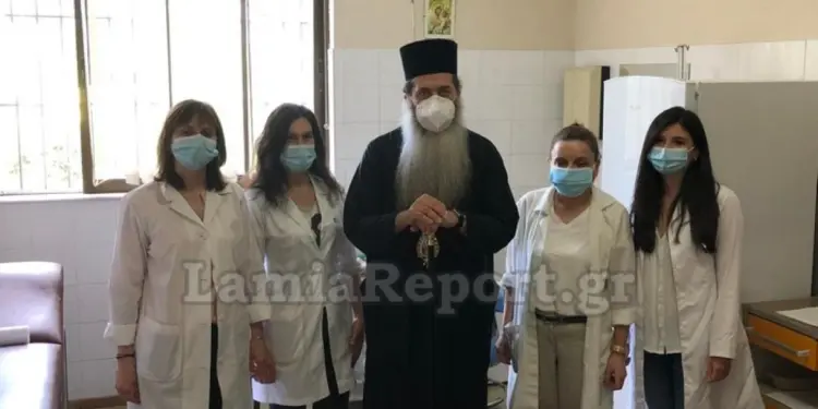 Ο Μητροπολίτης Φθιώτιδας Συμεών ξαφνικά αντιμέτωπος με σοβαρό χειρουργείο. Είχε λάβει πρώτη δόση ΑstraZeneca.