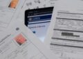 Τους κλείνουν τα στόματα έναν προς έναν…