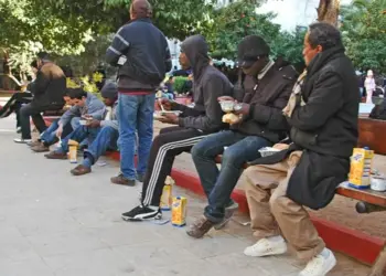 Ισπανός τουρίστας τα «χάνει» με το χάλι στο κέντρο της Αθήνας: «Δεν βλέπω ούτε έναν Έλληνα»! (βίντεο)