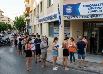 Χάντζος Φίλιππος: Η κοινωνία που ξέχασε να αντιδρά: Από τον Άλεξ στις ουρές του εμβολιασμού