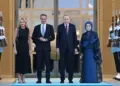 Διασυρμός της Ελλάδας στην Τουρκία: Υποδοχή Μητσοτάκη με εθνικιστικό εμβατήριο: «Θα καταστρέψουμε τον εχθρό με πάθος»