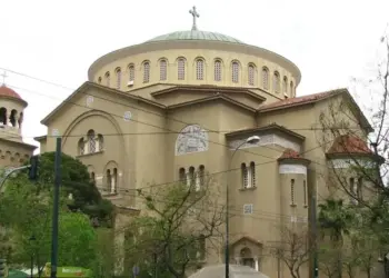 Ταράχθηκε η Εφημερίδα των Συντακτών από το αυτονόητο αίτημα απελευθέρωσης του Αγίου Παντελεήμονα από τους λαθρομετανάστες.