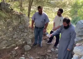 ΣΠΑΕΙ Η ΣΙΩΠΗ ΓΙΑ ΠΡΩΤΗ ΦΟΡΑ ΜΕΤΑ ΑΠΟ 28 ΧΡΟΝΙΑ ΨΑΛΜΩΔΙΕΣ ΣΤΑ ΕΡΕΙΠΙΑ ΤΟΥ ΑΓΙΟΥ ΛΑΖΑΡΟΥ