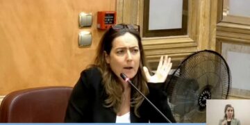 Δημοτική σύμβουλος Αθηναίων: Γέμισαν την πόλη μας με πινακίδες στα αραβικά και μοιάζουμε με την Καμπούλ