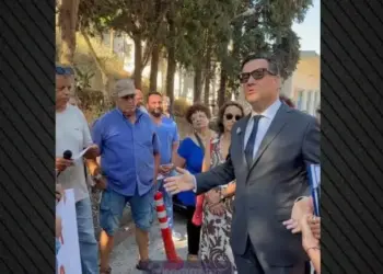Σοβαρό επεισόδιο με Γεωργιάδη στην Λήμνο με πολίτη που ζήτησε: “να πάρει…. δρόμο”!