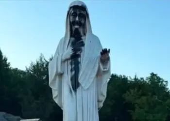 Σατανιστές στη Βοσνία «έπιασαν πάτο»: Βεβήλωσαν χριστιανικά ιερά και γνωστό άγαλμα της Παναγίας – Δείτε βίντεο
