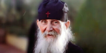 “Ο κόσμος σε λίγο δεν θα ασχολείται με τις ταυτότητες γιατί θα τον απασχολούν τα άλλα (πολεμικά, γεωφυσικά, ελλείψεις ….)” εμφάνιση Οσίου Γέροντα Εφραίμ Αριζονίτη