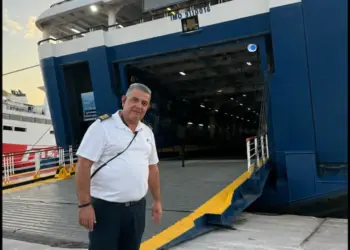 Νεκρός Ξαφνικά στην καμπίνα του και ο ύπαρχος του Superferry Αντώνης Βιδάλης [+3]