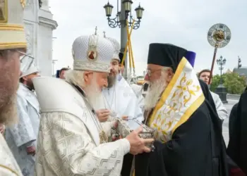 Αντιδράσεις για τη μεταφορά του λειψάνου του Αγίου Σπυρίδωνα στη Μόσχα από τον Μητροπολίτη Κερκύρας